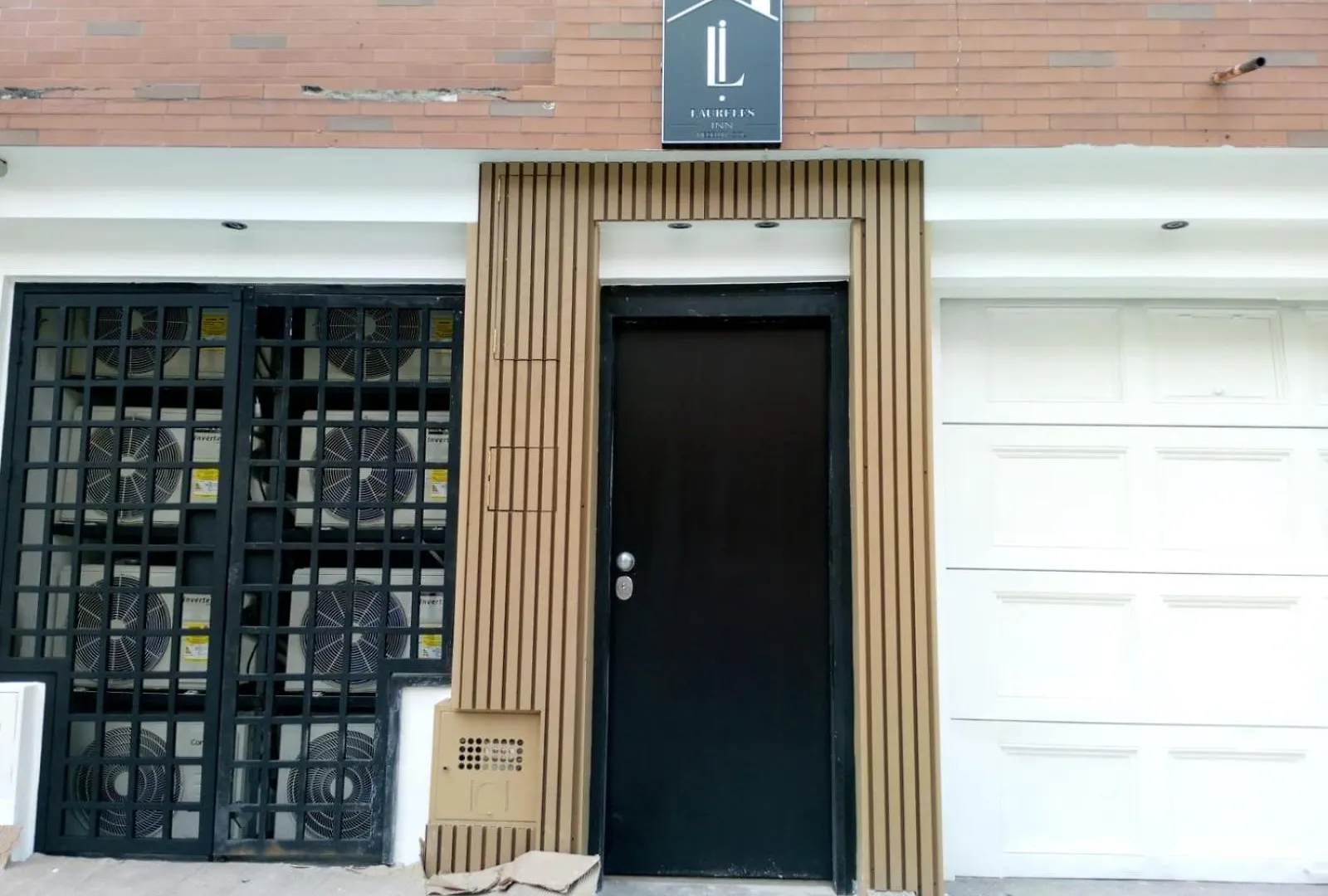 Laureles Inn contacts